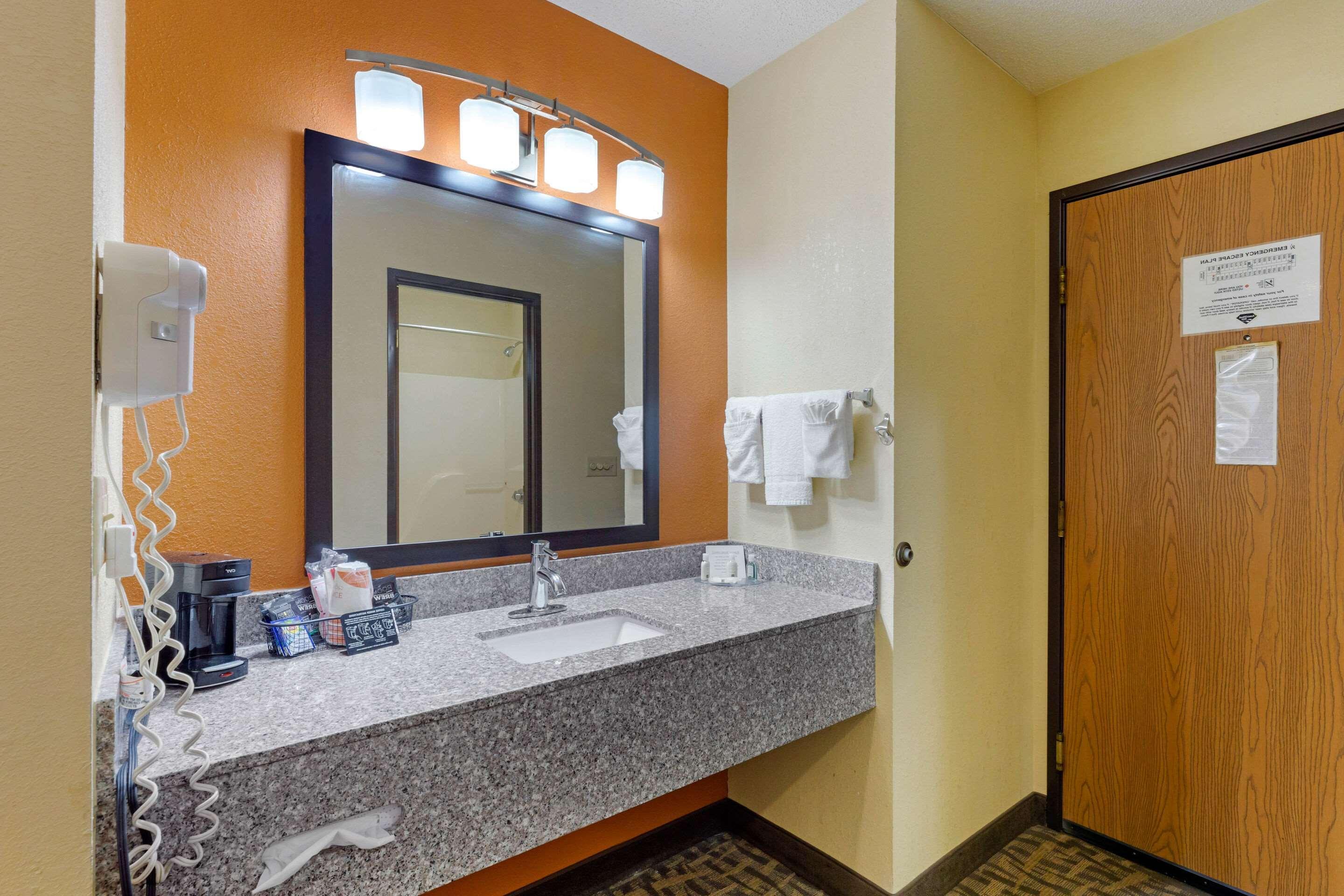 Quality Inn Wooster Buitenkant foto