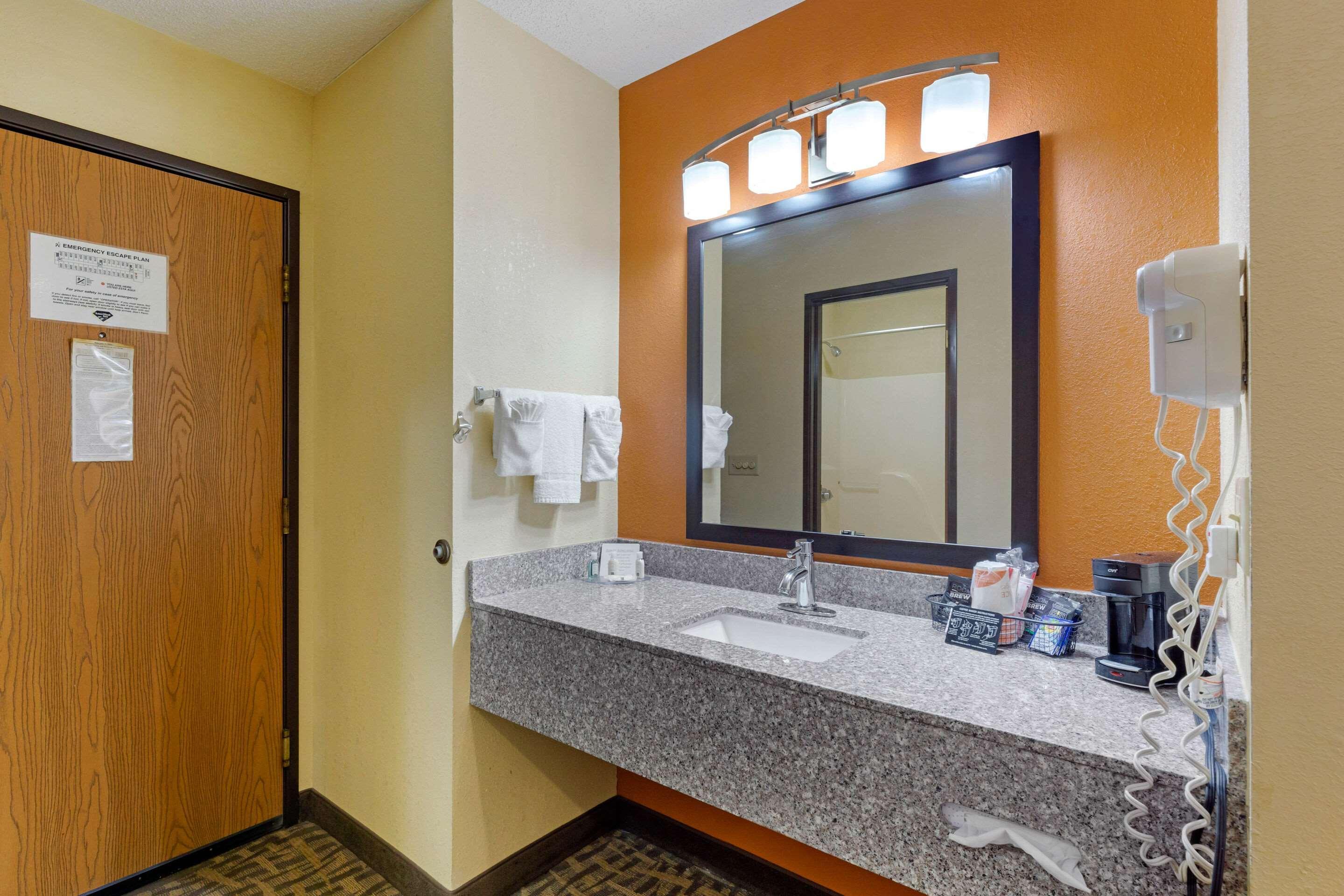 Quality Inn Wooster Buitenkant foto